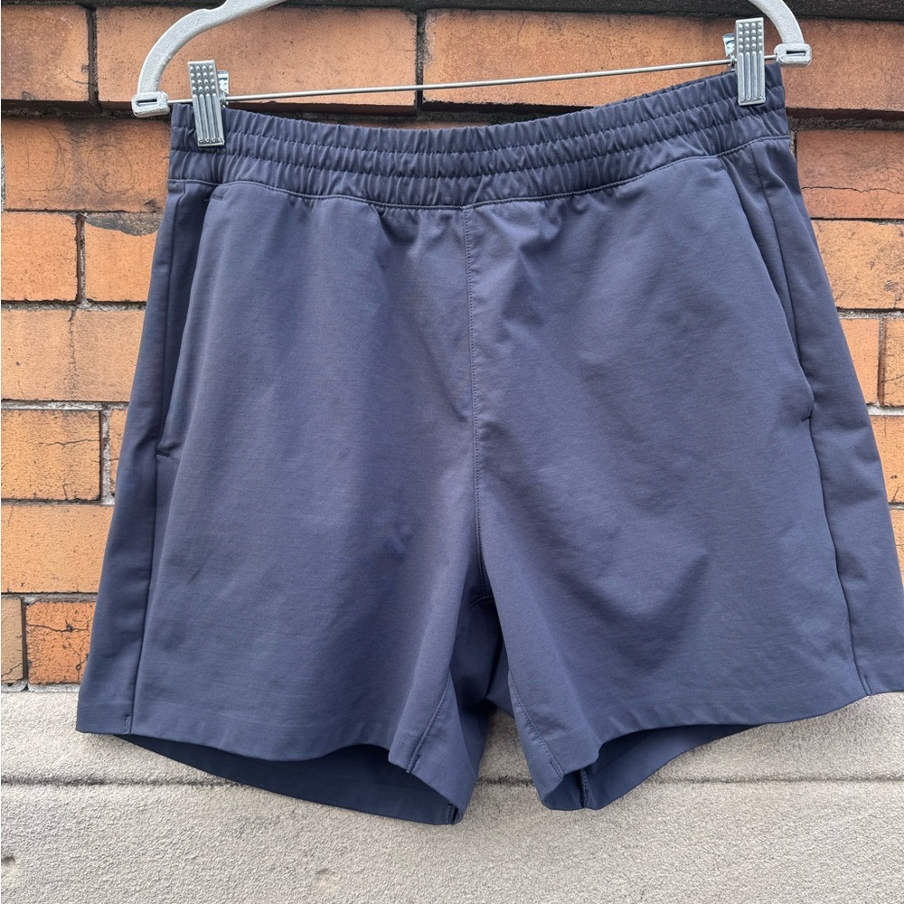 Uniqlo man shorts